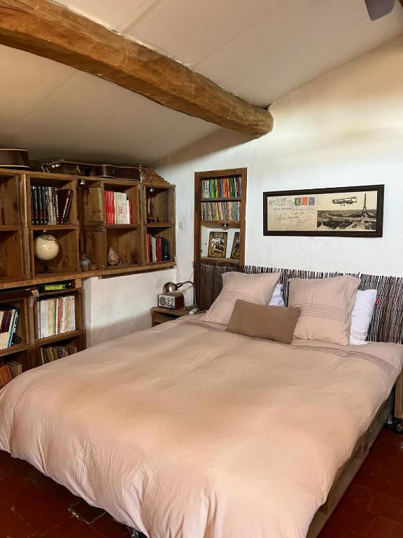 Galeriebild der Unterkunft C'est une maison bleue in Apt