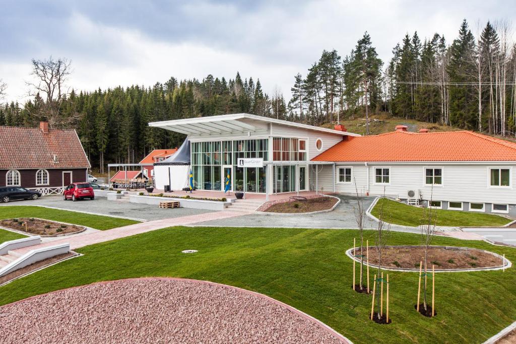 a large white building with an orange roof at Bauergården in Gränna