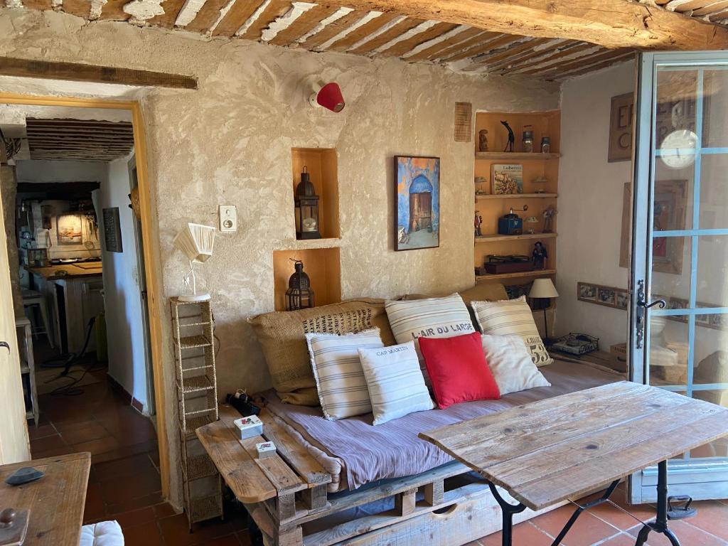 Galeriebild der Unterkunft C'est une maison bleue in Apt