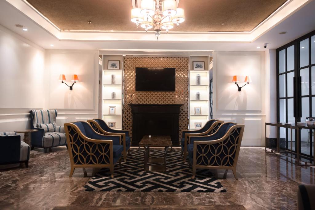 Posezení v ubytování The Mirah Hotel Bogor