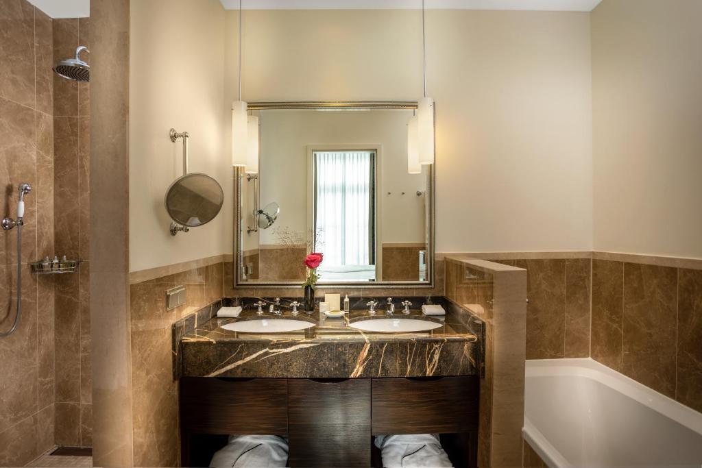 Hotel Atlantic Hamburg, Autograph Collection - Resim 8