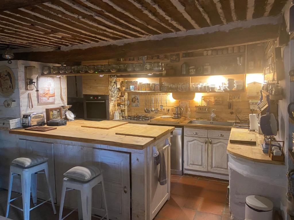 Galeriebild der Unterkunft C'est une maison bleue in Apt