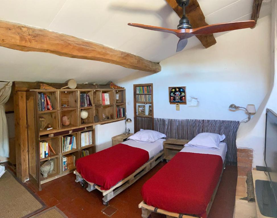 Galeriebild der Unterkunft C'est une maison bleue in Apt