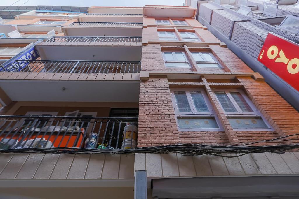 Balkón nebo terasa v ubytování OYO 811 Hotel New Pokhara Palace