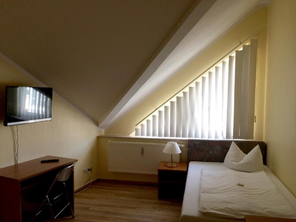 Postel nebo postele na pokoji v ubytování Hotel Thüringer Hof