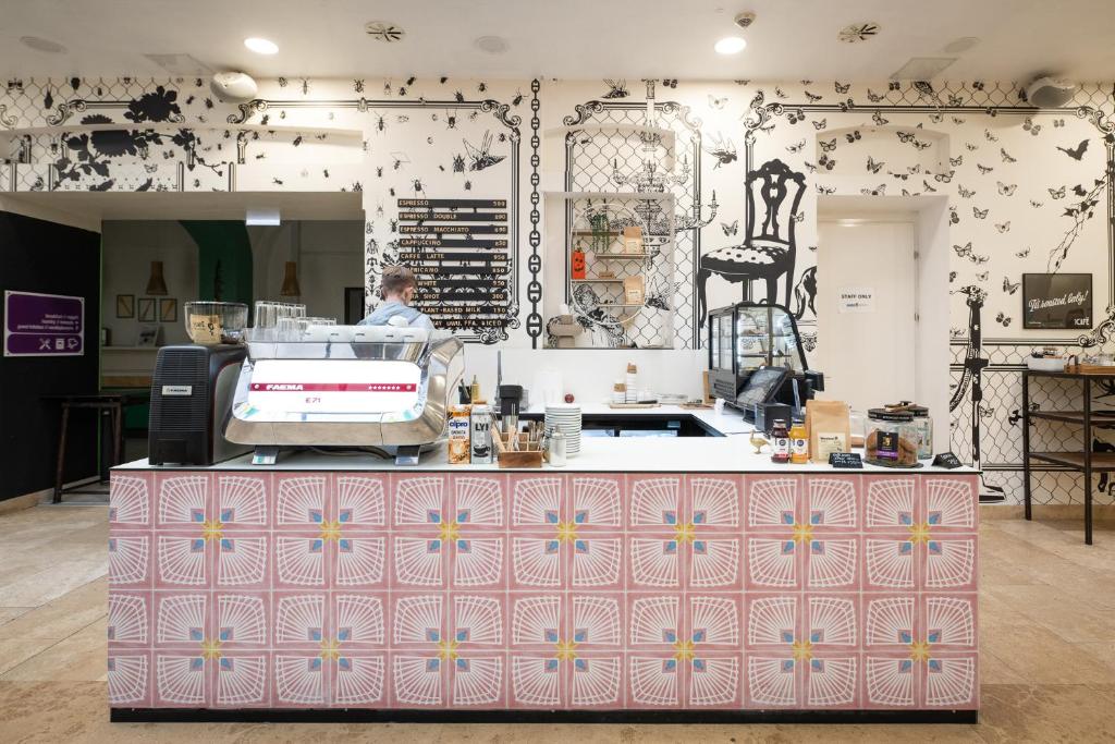 Η κουζίνα ή μικρή κουζίνα στο Wombat's City Hostel Budapest