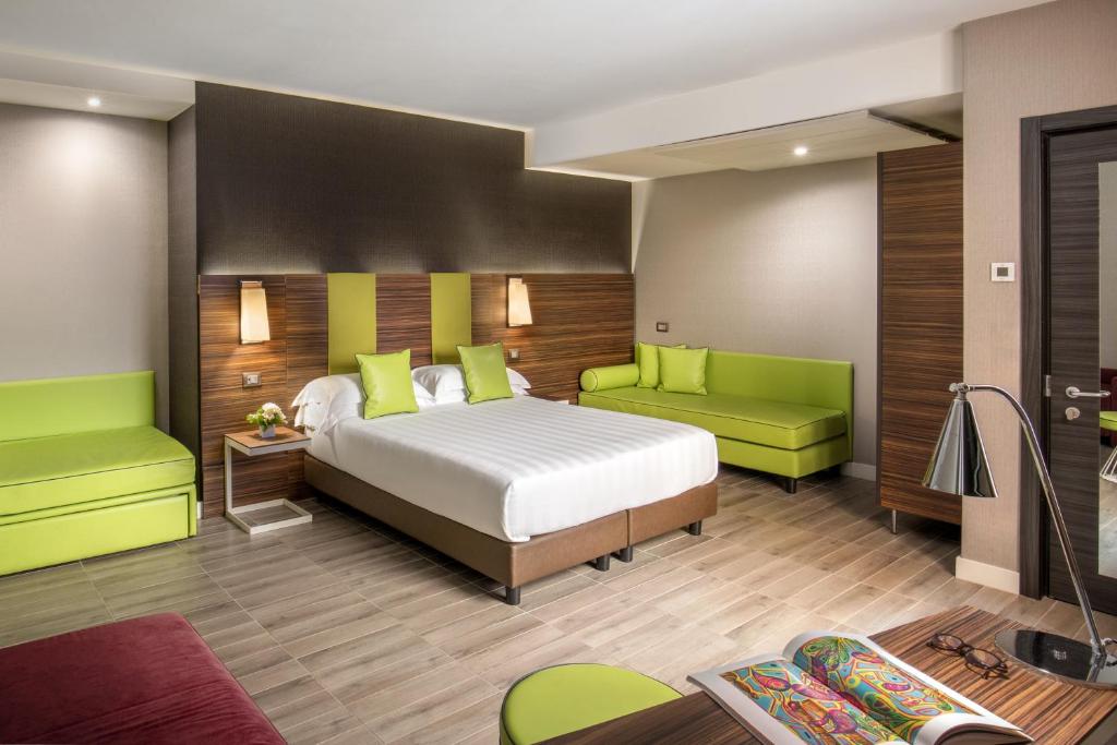 The Republic - Resim 26