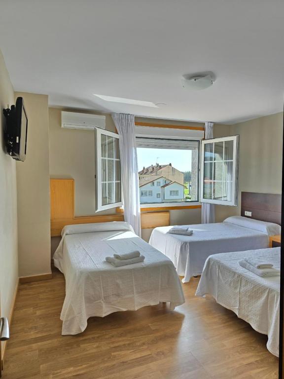 Pensión Pedrouzo - Habitación Triple Con Baño Privado