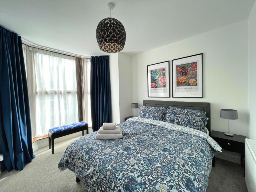 a bedroom with a bed with a blue comforter at Chic Haven in Barnsley in Barnsley