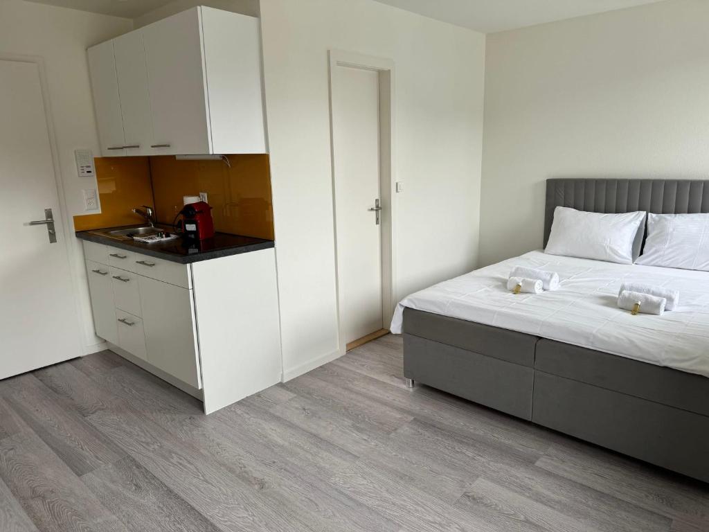 Urban Oasis with Queen Bed and View BE-54 - Resim 6