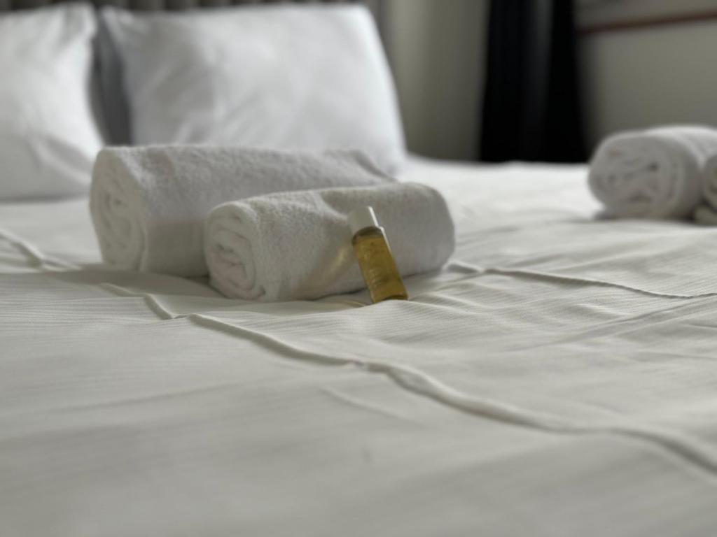 Urban Oasis with Queen Bed and View BE-54 - Resim 14