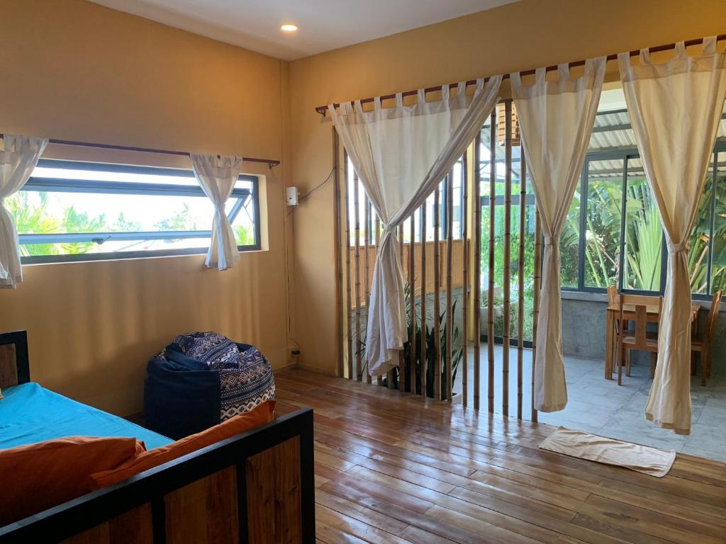 Khu vực ghế ngồi tại Eco Lagoon