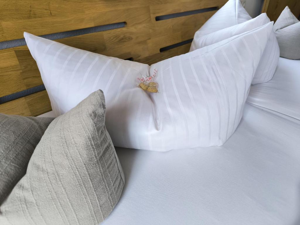 Letto o letti in una camera di Frühstückspension Bilgeri