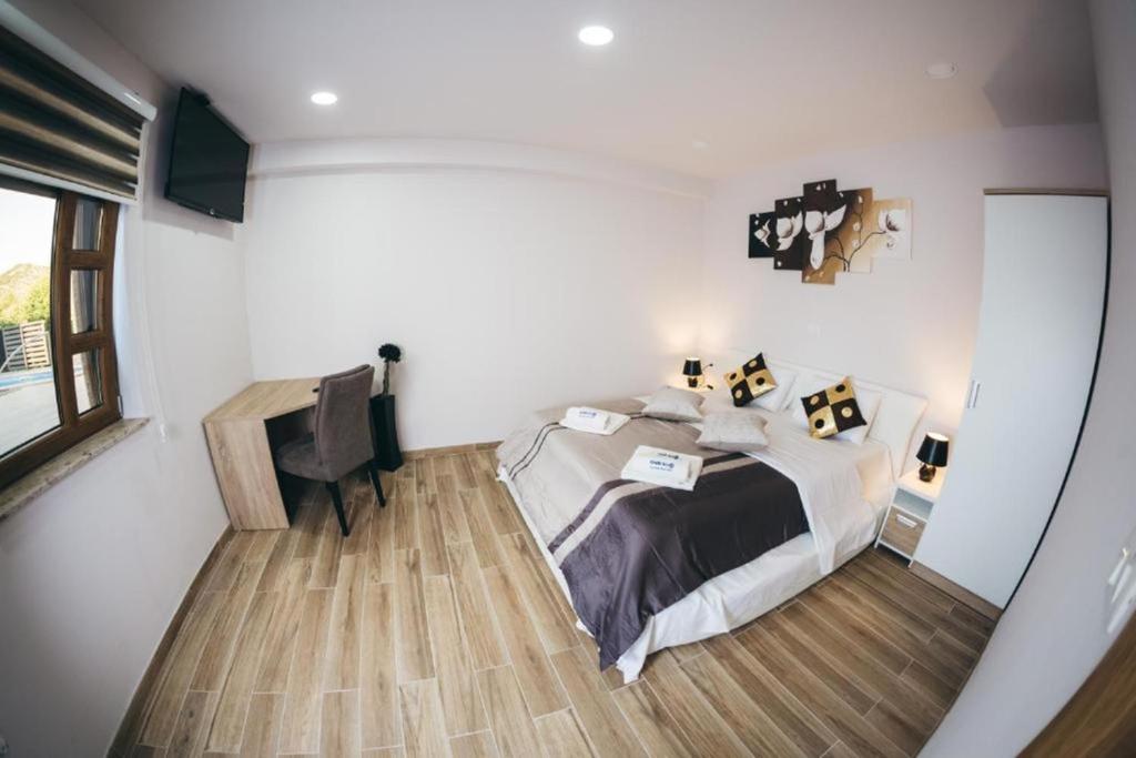 Luxury Apartment & Rooms - Deluxe Double Room With Shower