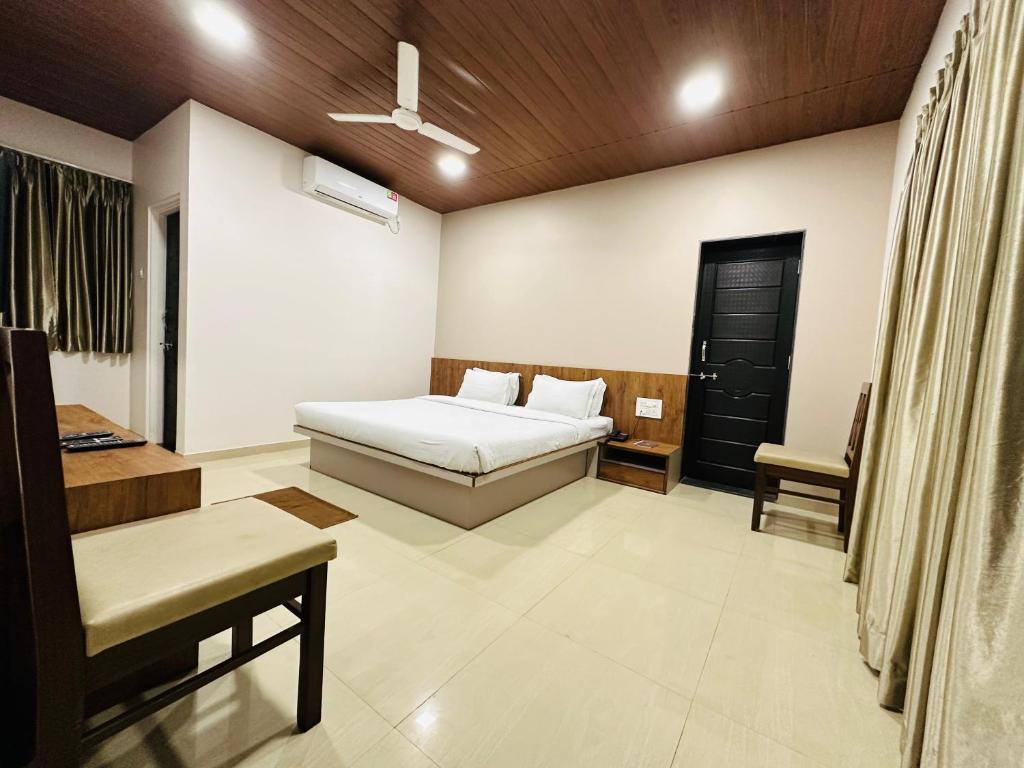 Hotel Grand Indu, 3 Star Kolhapur - Коттедж