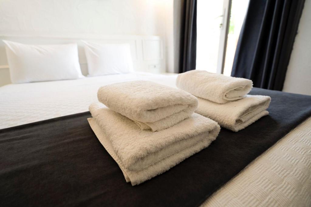 Postel nebo postele na pokoji v ubytování LONDİA OTEL