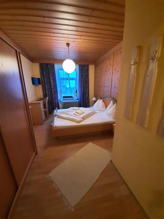 Postel nebo postele na pokoji v ubytování Gasthof zur Post