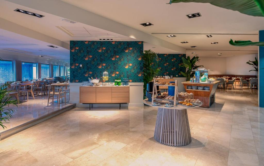 Een zitgedeelte bij Sesimbra Oceanfront Hotel - Preferred Hotels and Resorts
