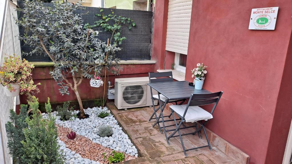 Patio nebo venkovní prostory v ubytování Appartamenti Monte Selce