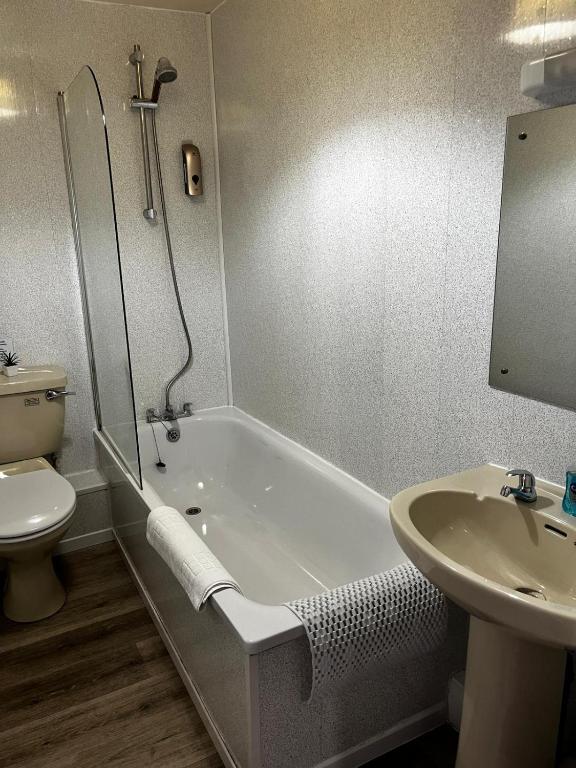 Black Bull Hotel - 