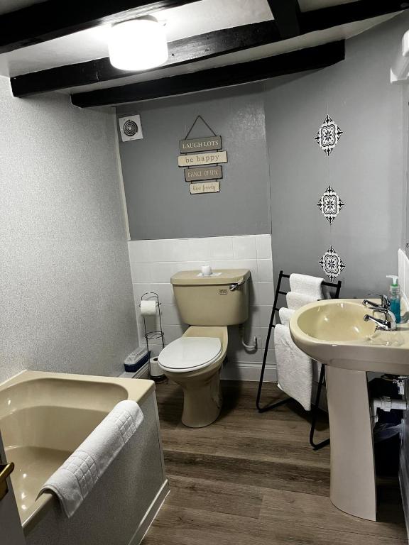 Black Bull Hotel - 