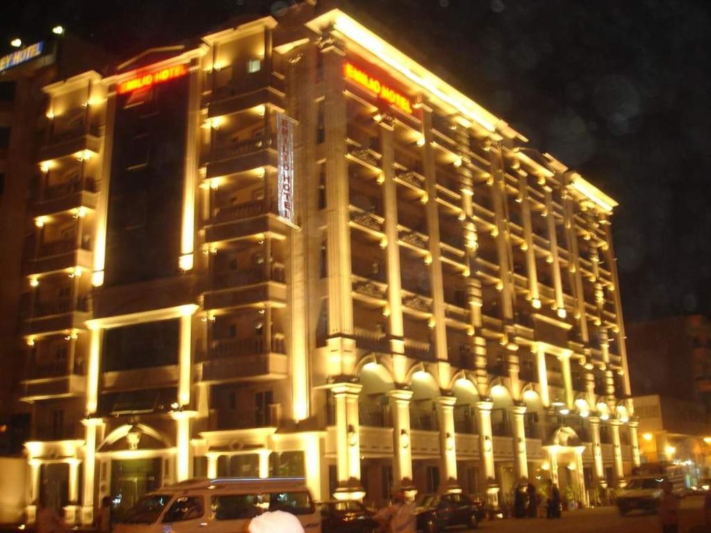 a large building with lights on it at night at اعلاني in Luxor