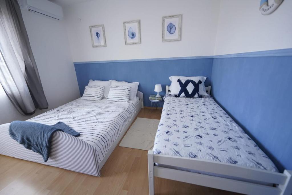 Ένα ή περισσότερα κρεβάτια σε δωμάτιο στο L'infini Sea Shell apartment Zubovići