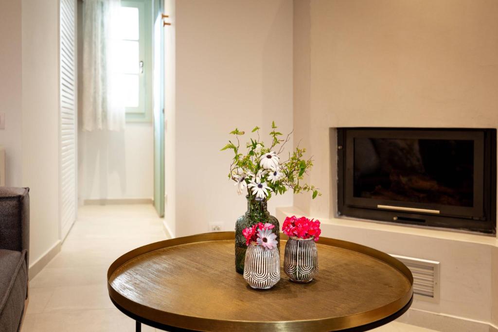 TV a/nebo společenská místnost v ubytování Courtyard Cottage Corfu