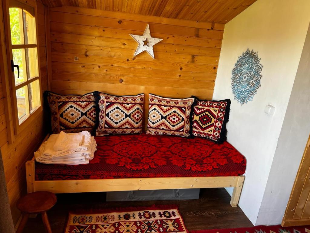 Postel nebo postele na pokoji v ubytování Serenity Retreats Maciuca