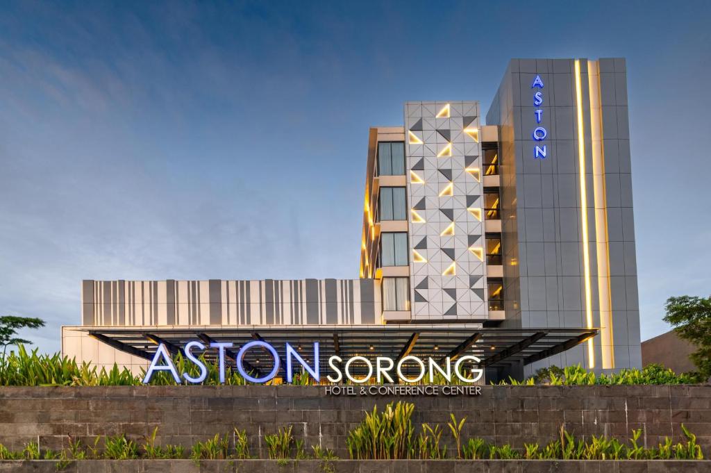 un edificio con un cartel delante en Aston Sorong Hotel &amp; Conference Center, en Sorong