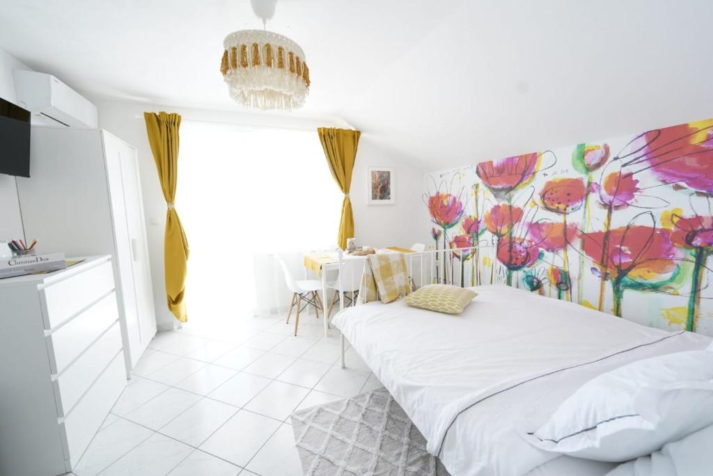 Postel nebo postele na pokoji v ubytování L'infini Sea View apartments Zubovići