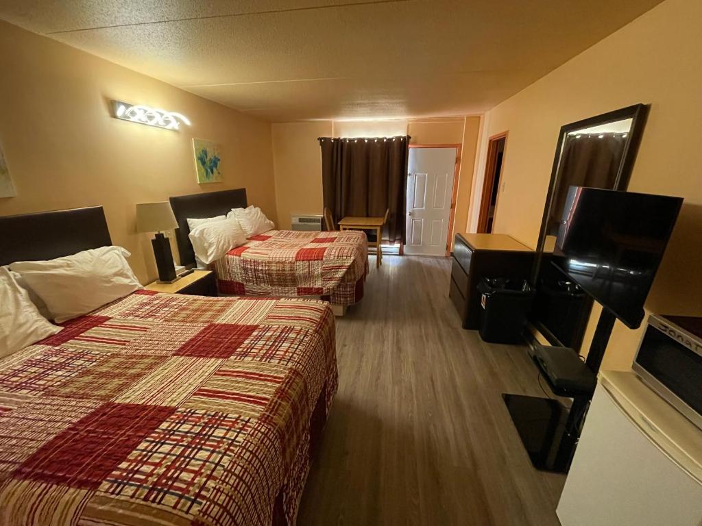 TV a/nebo společenská místnost v ubytování Motel St-Eustache
