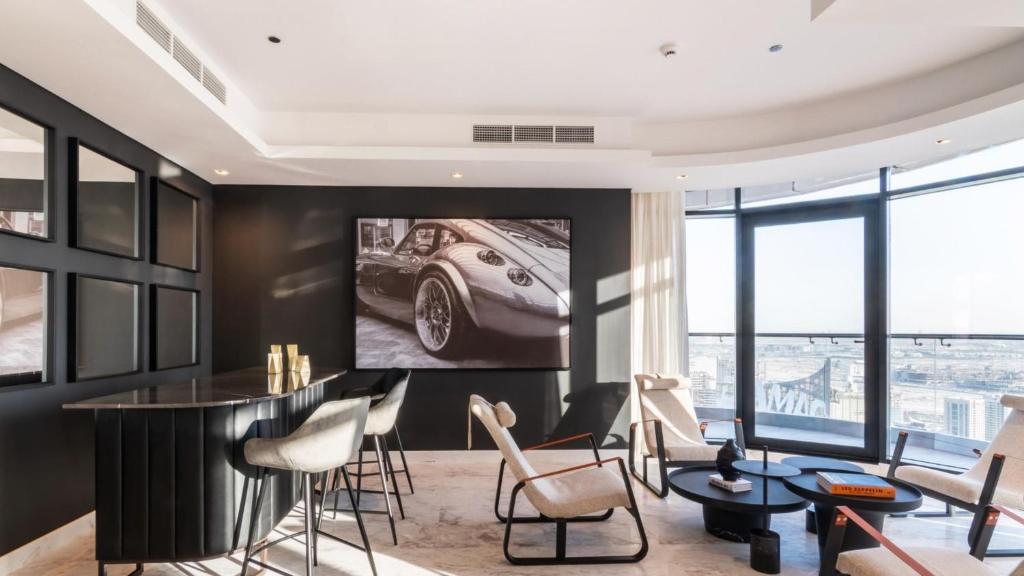 Photo inspiration: Curated Private Mountain Penthouse With Cinema Gallery View 44