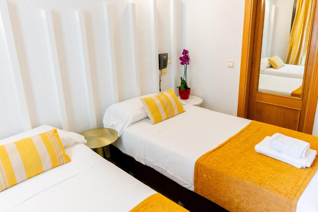 A bed or beds in a room at Hostal Josefina-Gran Vía