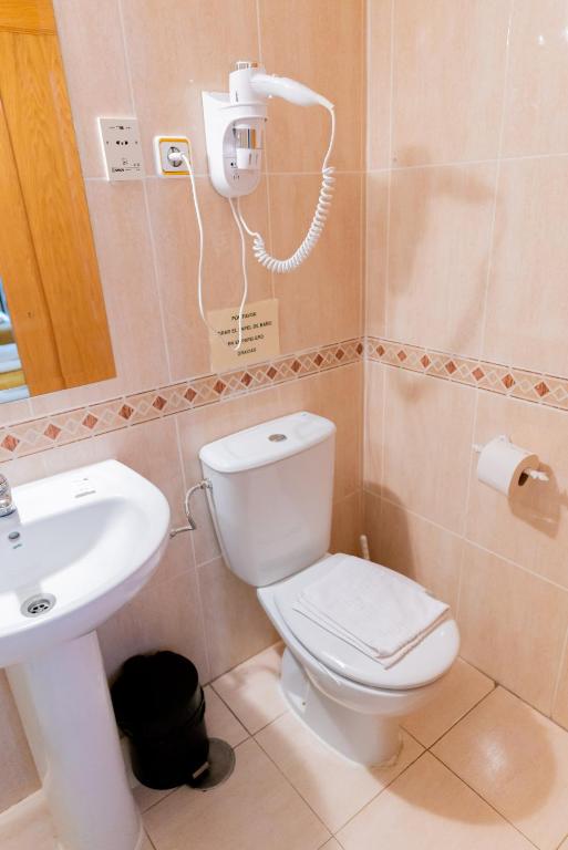 A bathroom at Hostal Josefina-Gran Vía
