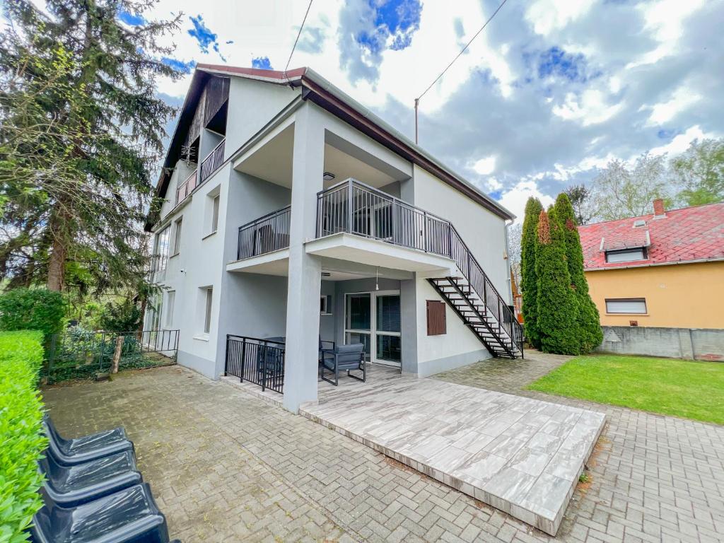 Budova, v ktorej sa apartmán nachádza