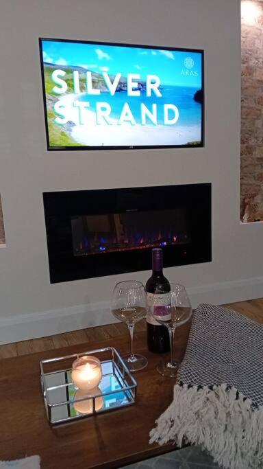 TV a/nebo společenská místnost v ubytování Silver Strand Lodge