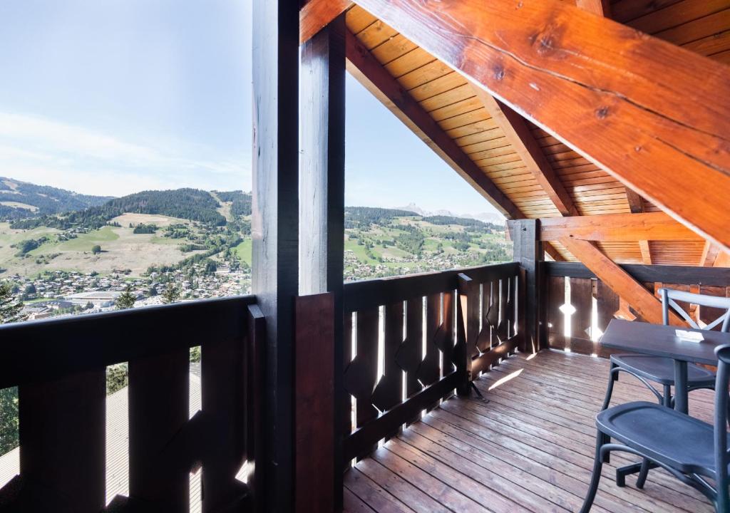 Nespecifikovaný výhled na hory nebo výhled na hory při pohledu z hotelu