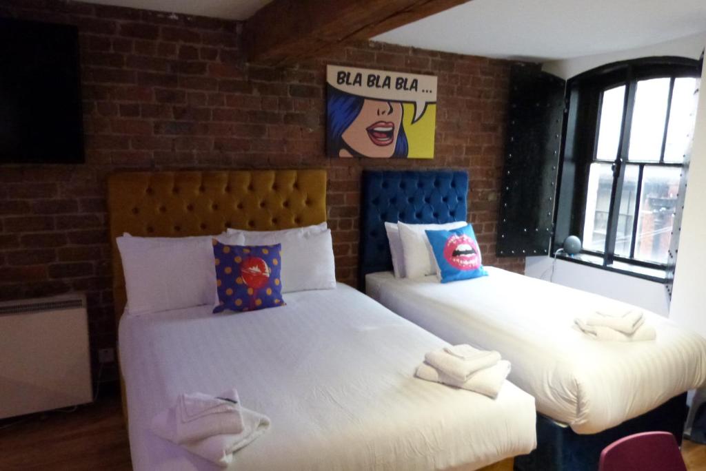 Ένα ή περισσότερα κρεβάτια σε δωμάτιο στο Rainford Gardens by UStay Aparthotels