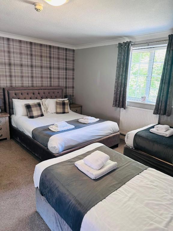 Postel nebo postele na pokoji v ubytování East Ayton Lodge Hotel, Scarborough