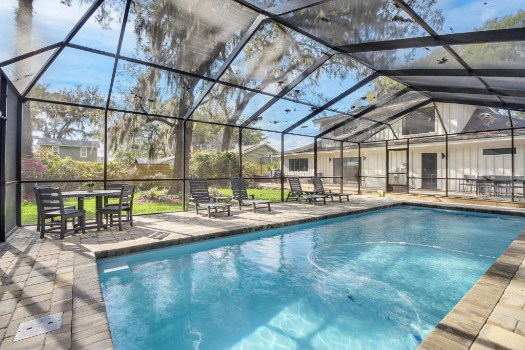 Riverfront Richmond Hill Home with Private Pool, Richmond Hill (updated prices 2024)