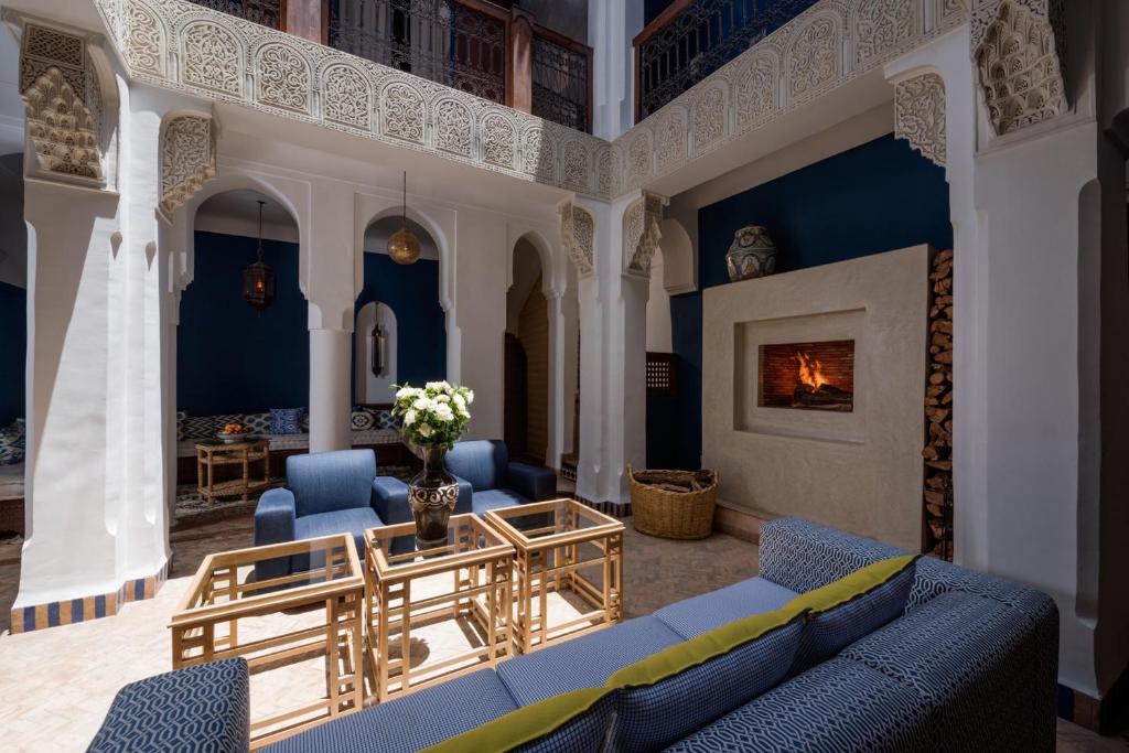 Posezení v ubytování Riad Les Yeux Bleus