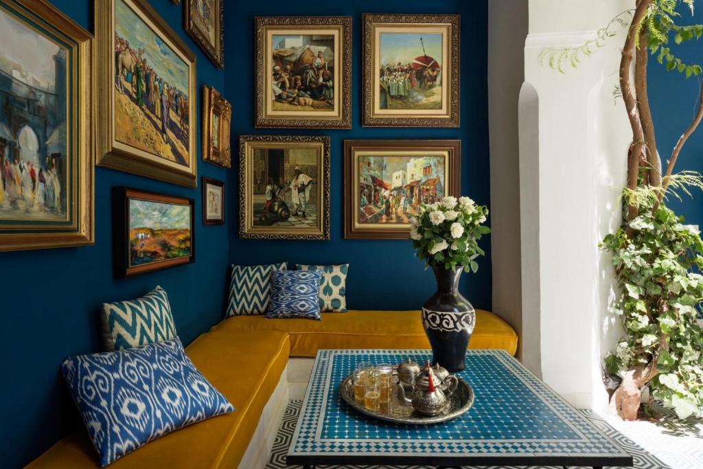 Posezení v ubytování Riad Les Yeux Bleus