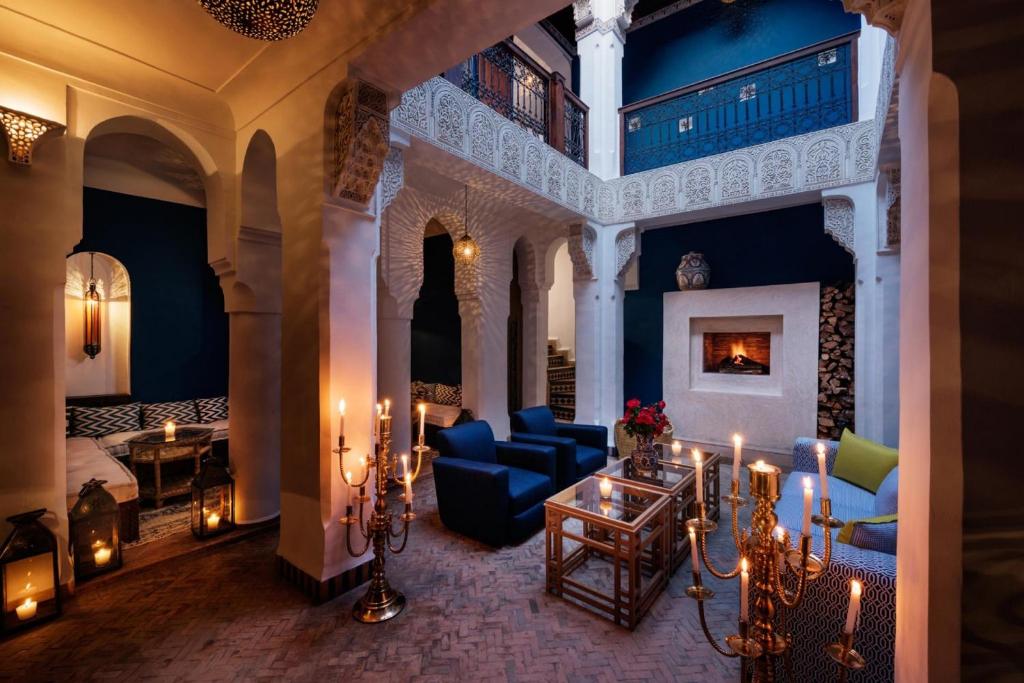 Posezení v ubytování Riad Les Yeux Bleus