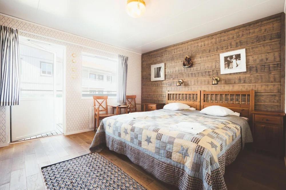 Postel nebo postele na pokoji v ubytování Ekenäs Havshotell Koster