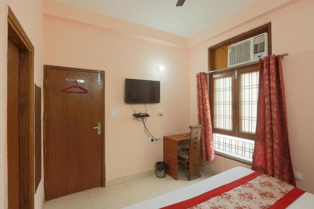 TV a/nebo společenská místnost v ubytování Hotel Ginger Palace - Corporate Hotel Noida Sector 62