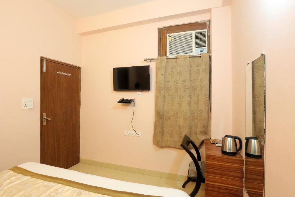 TV a/nebo společenská místnost v ubytování Hotel Ginger Palace - Corporate Hotel Noida Sector 62