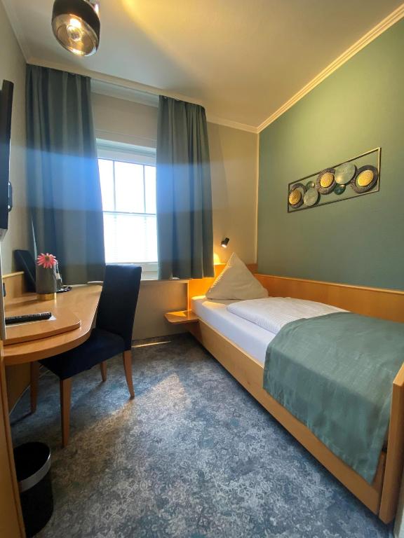 Postel nebo postele na pokoji v ubytování Hotel Louis Müller
