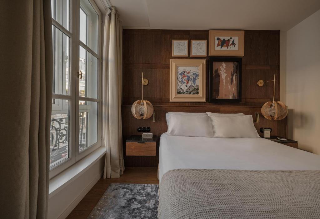 Postel nebo postele na pokoji v ubytování Hotel Pulitzer Paris