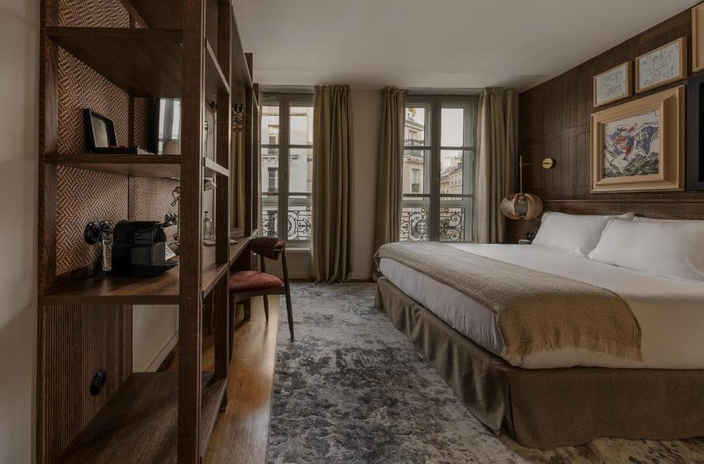 Postel nebo postele na pokoji v ubytování Hotel Pulitzer Paris